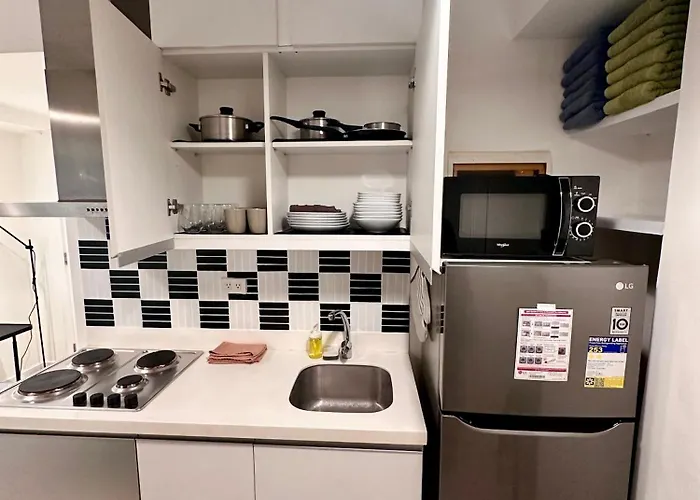 Azure 2br 1ba With View Balcony And Free Parking شقة