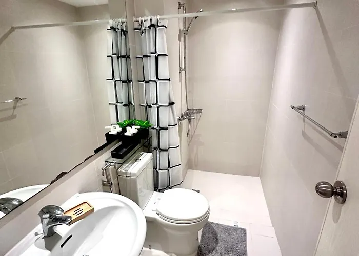 Azure 2br 1ba With View Balcony And Free Parking شقة *